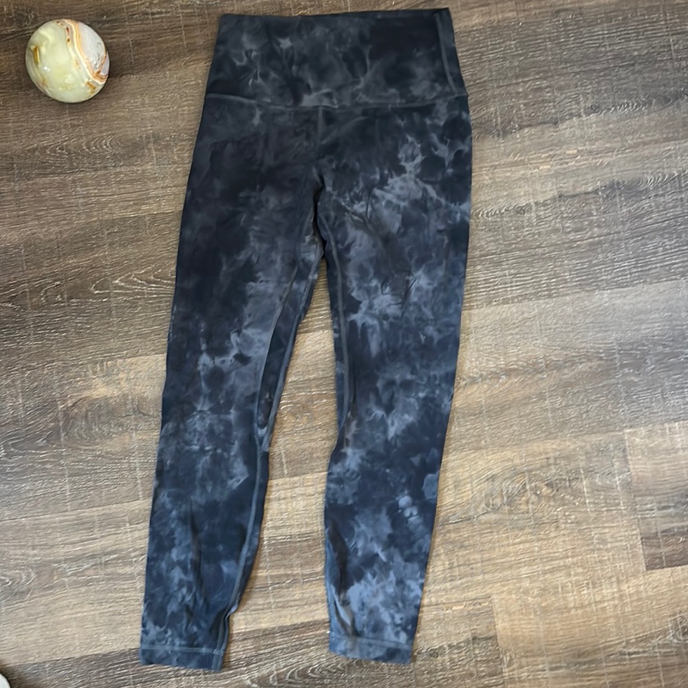 Lululemon diamond dye aligns